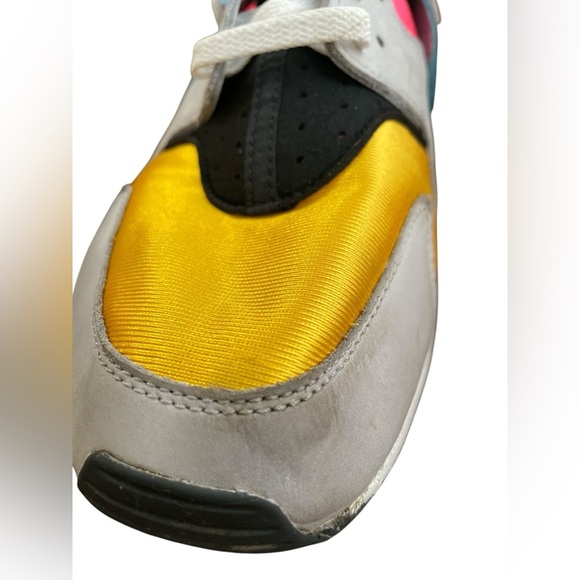 Nike Air Huarache Run NYC Pure Platinum Crimson - Picture 5 of 6